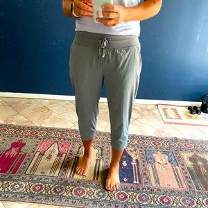 Lululemon Capri dance joggers